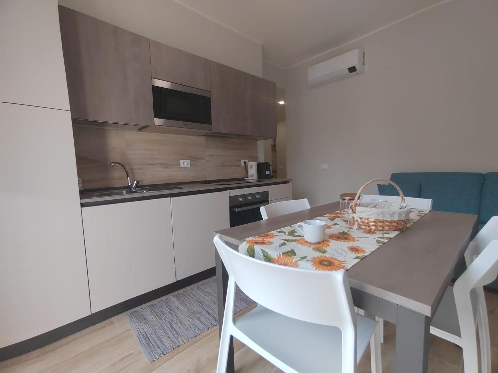 De Amicis Apartment Pietra Ligure Bagian luar foto